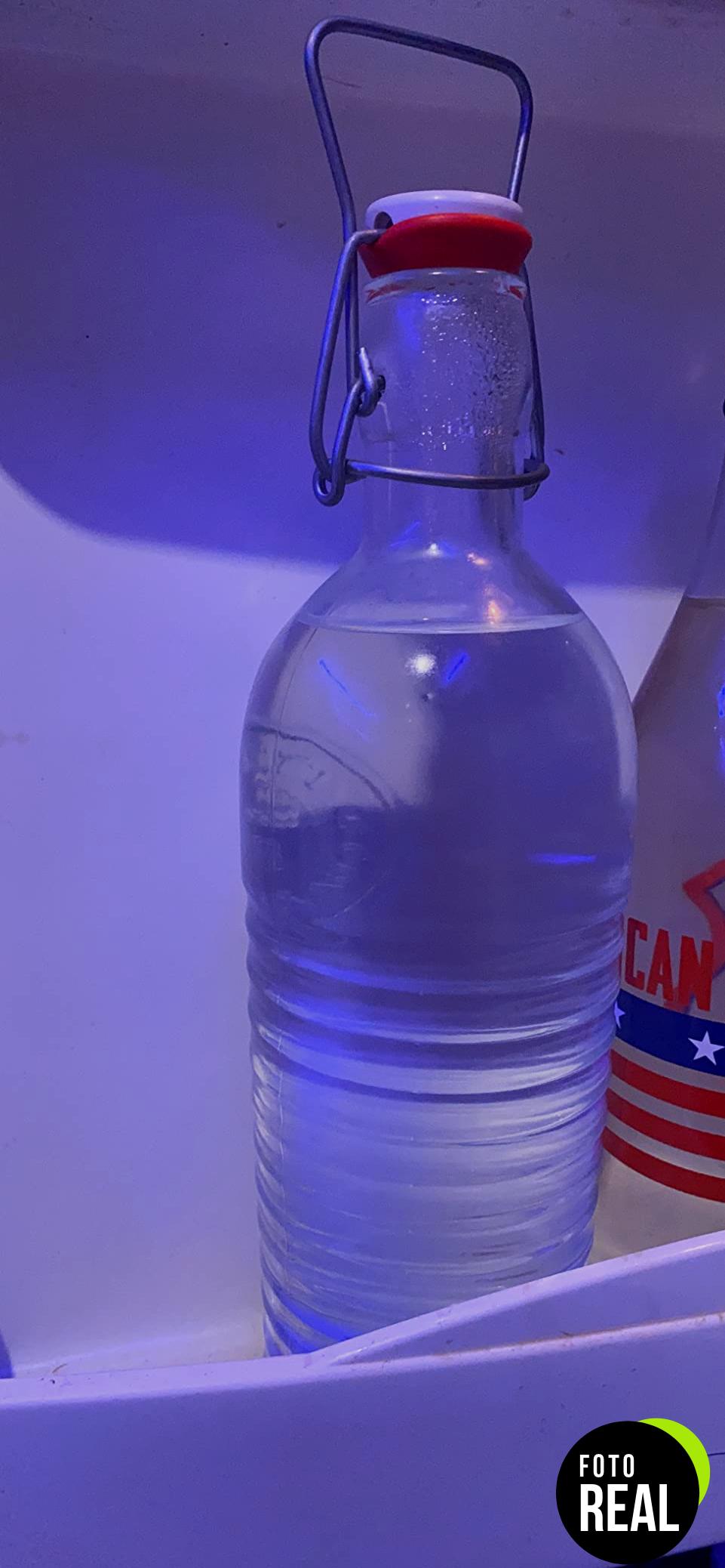 bornioli-rocco-botella-vidrio-transparente-foto-3