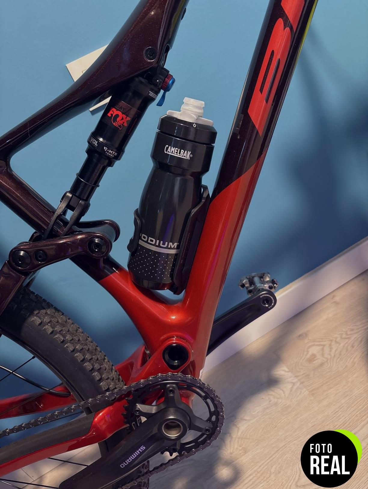 camelbak-podium-botella-agua-bicicleta-black-710ml-foto-1