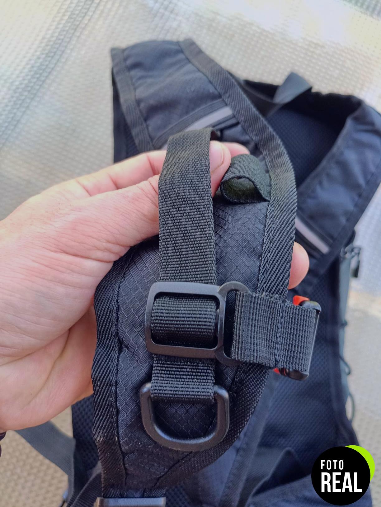 mochila-correr-ultraligera-2l-reflectante-foto-2