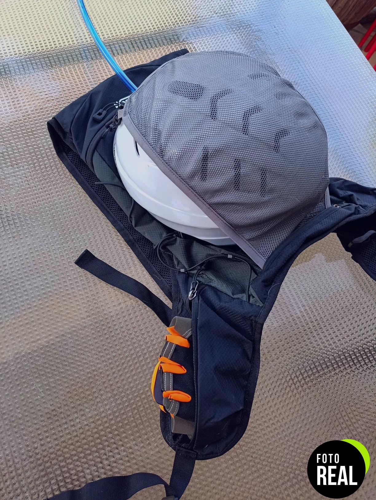 mochila-correr-ultraligera-2l-reflectante-foto-3